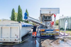 Chantier déshydratation de boue avec une Unité Mobile De Déshydratation à Vauvert par Alliance Environnement